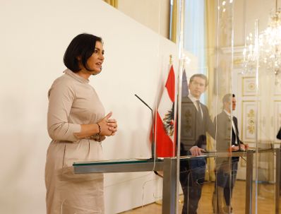 Im Bild (v.l.n.r.) Bundesministerin Elisabeth K&ouml;stinger, Bundeskanzler Sebastian Kurz und Bundesminister Wolfgang M&uuml;ckstein beim Doorstep vor dem Ministerrat am 5. Mai 2021.