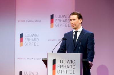 Am 11. Mai 2021 fand in den Bavaria Filmstudios M&uuml;nchen die Verleihung des &bdquo;Freiheitspreises der Medien&ldquo; im Rahmen des Ludwig-Erhard-Gipfels statt. Im Bild Bundeskanzler Sebastian Kurz.