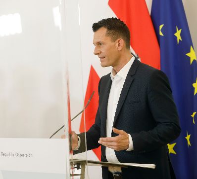 Am 28. Mai 2021 fand im Bundeskanzleramt eine Pressekonferenz im Rahmen des Corona-Gipfels "Aktuelle Lage - Weitere &Ouml;ffnungsschritte" statt. Im Bild Bundesminister Wolfgang M&uuml;ckstein.