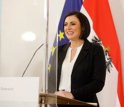 Am 28. Mai 2021 fand im Bundeskanzleramt eine Pressekonferenz im Rahmen des Corona-Gipfels "Aktuelle Lage - Weitere &Ouml;ffnungsschritte" statt. Im Bild Bundesministerin Elisabeth K&ouml;stinger.