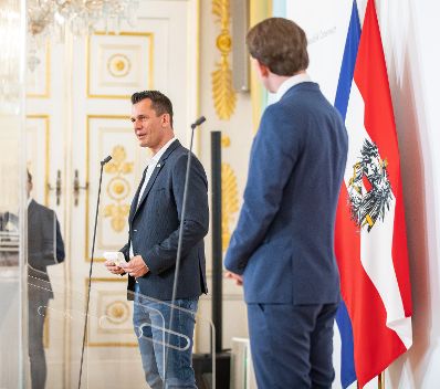 Am 1. Juni 2021 fand eine Pressekonferenz zum Thema steigende Impfbereitschaft gegen Covid-19 statt. Im Bild Bundeskanzler Sebastian Kurz (r.) und Bundesminister Wolfgang M&uuml;ckstein (l.).
