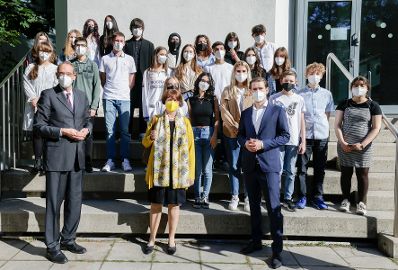 Am 2. Juni 2021 besuchte Bundeskanzler Sebastian Kurz gemeinsam mit Bundesminister Heinz Fa&szlig;mann das Gymnasium und Realgymnasium Gottschalkgasse 21.