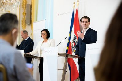 Am 17. Juni 2021 fand im Bundeskanzleramt eine Pressekonferenz zu weiteren &Ouml;ffnungsschritten statt. Im Bild (v.r.n.l.) Bundeskanzler Sebastian Kurz, Bundesministerin Elisabeth K&ouml;stinger und Oswald Wagner von der Med Uni Wien.