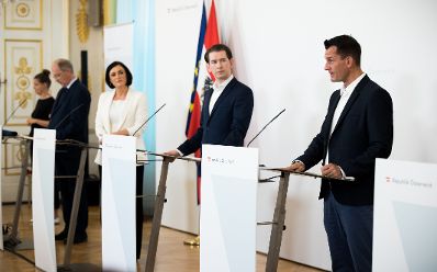 Am 17. Juni 2021 fand im Bundeskanzleramt eine Pressekonferenz zu weiteren &Ouml;ffnungsschritten statt. Im Bild (v.r.n.l.) Bundesminister Wolfgang M&uuml;ckstein, Bundeskanzler Sebastian Kurz, Bundesministerin Elisabeth K&ouml;stinger und Oswald Wagner von der Med Uni Wien.