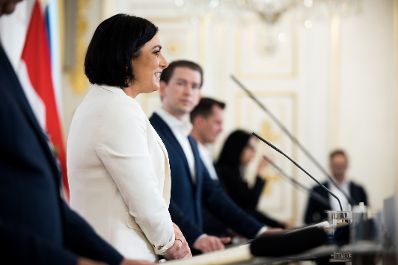 Am 17. Juni 2021 fand im Bundeskanzleramt eine Pressekonferenz zu weiteren &Ouml;ffnungsschritten statt. Im Bild (v.l.n.r.) Bundesministerin Elisabeth K&ouml;stinger, Bundeskanzler Sebastian Kurz, Bundesminister Wolfgang M&uuml;ckstein und Staatssekret&auml;rin Andrea Mayer.