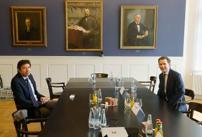 Am 22. Juni 2021 besuchte Bundeskanzler Sebastian Kurz (r.) im Rahmen seines Arbeitsbesuchs in Berlin die Charit&eacute; Universit&auml;tsmedizin. Im Bild mit Virologen Christian Drosten (l.).