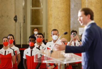 Am 8. Juli 2021 verabschiedeten Bundeskanzler Sebastian Kurz (r.) und Vizekanzler Werner Kogler die &ouml;sterreichischen Teilnehmerinnen und Teilnehmer der Olympischen Spiele 2020.
