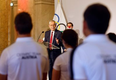 Am 8. Juli 2021 verabschiedeten Bundeskanzler Sebastian Kurz (r.) und Vizekanzler Werner Kogler die &ouml;sterreichischen Teilnehmerinnen und Teilnehmer der Olympischen Spiele 2020. Im Bild mit Bundespr&auml;sident Alexander Van der Bellen (l.).