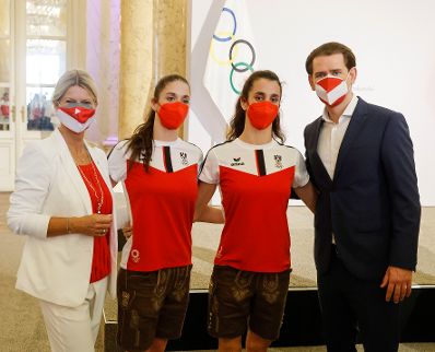 Am 8. Juli 2021 verabschiedeten Bundeskanzler Sebastian Kurz (r.) und Vizekanzler Werner Kogler die &ouml;sterreichischen Teilnehmerinnen und Teilnehmer der Olympischen Spiele 2020. Im Bild mit Bundesministerin Klaudia Tanner (l.).