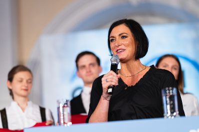 Am 8. Juli 2021 pr&auml;sentierten Bundeskanzler Sebastian Kurz und Bundesministerin Elisabeth K&ouml;stinger (im Bild) den &bdquo;Comeback-Plan f&uuml;r Tourismus&ldquo;.