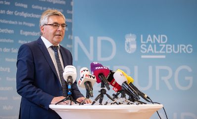 Am 20. Julie 2021 fand eine Pressekonferenz zum Thema &quot;Unterst&uuml;tzung von Bund und Land f&uuml;r den Wiederaufbau nach den &Uuml;berschwemmungen&ldquo; mit Bundeskanzler Sebastian Kurz und dem Landeshauptmann Wilfried Haslauer. Im Bild Landesrat Josef Schwaiger.