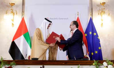 Am 29. Juli 2021 empfing Bundeskanzler Sebastian Kurz den Kronprinz von Abu Dhabi, Mohamed bin Zayed bin Sultan Al-Nahyan. Im Bild v. l. Sultan Ahmed Al Jaber, Bundesminister Alexander Schallenberg