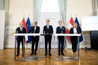 Am 3. Oktober 2021 fand eine Pressekonferenz zum Thema &quot;&Ouml;kosoziale Steuerreform&quot; statt. Im Bild (v.l.n.r.) Bundesminister Martin Kocher, Vizekanzler Werner Kogler, Bundeskanzler Sebastian Kurz, Bundesminister Gernot Bl&uuml;mel und Bundesministerin Leonore Gewessler.