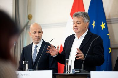 Am 3. Oktober 2021 fand eine Pressekonferenz zum Thema &quot;&Ouml;kosoziale Steuerreform&quot; statt. Im Bild (v.l.n.r.) Bundesminister Martin Kocher und Vizekanzler Werner Kogler.
