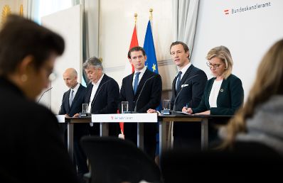 Am 3. Oktober 2021 fand eine Pressekonferenz zum Thema &quot;&Ouml;kosoziale Steuerreform&quot; statt. Im Bild (v.l.n.r.) Bundesminister Martin Kocher, Vizekanzler Werner Kogler, Bundeskanzler Sebastian Kurz, Bundesminister Gernot Bl&uuml;mel und Bundesministerin Leonore Gewessler.