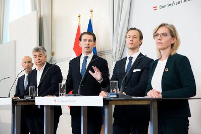 Am 3. Oktober 2021 fand eine Pressekonferenz zum Thema &quot;&Ouml;kosoziale Steuerreform&quot; statt. Im Bild (v.l.n.r.) Bundesminister Martin Kocher, Vizekanzler Werner Kogler, Bundeskanzler Sebastian Kurz, Bundesminister Gernot Bl&uuml;mel und Bundesministerin Leonore Gewessler.