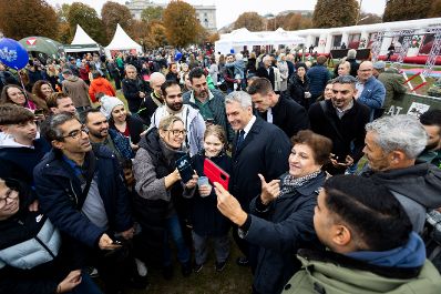 Am 26. Oktober 2024 nahm Bundeskanzler Karl Nehammer im Rahmen des Nationalfeiertages an den Feierlichkeiten teil.