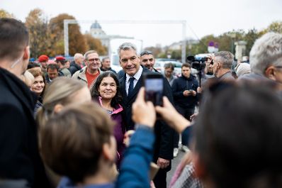 Am 26. Oktober 2024 nahm Bundeskanzler Karl Nehammer im Rahmen des Nationalfeiertages an den Feierlichkeiten teil.