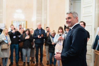Am 26. Oktober 2024 empfing Bundeskanzler Karl Nehammer Besucherinnen und Besucher im Bundeskanzleramt.