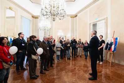 Am 26. Oktober 2024 empfing Bundeskanzler Karl Nehammer Besucherinnen und Besucher im Bundeskanzleramt.