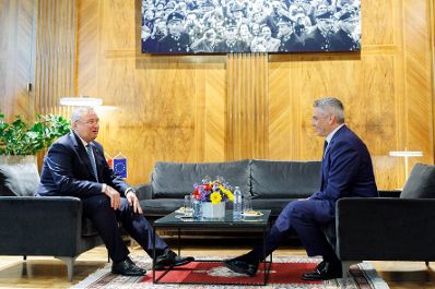 Am 18. November 2024 empfing Bundeskanzler Karl Nehammer (r.) den Senatspr&auml;sident von Rum&auml;nien Nicolae Ciucă (l.).