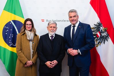 Am 9. Dezember 2024 empfing Bundeskanzler Karl Nehammer (r.) den Chefberater des brasilianischen Pr&auml;sidenten Celso Amorim (m.) zu einem Arbeitsgespr&auml;ch.