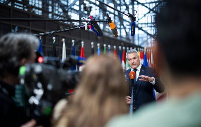 Am 19. Dezember 2024 nahm Bundeskanzler Karl Nehammer (l.) an dem Treffen der EU-Staats- und Regierungschefs in Br&uuml;ssel teil. Im Bild beim Doorstep.