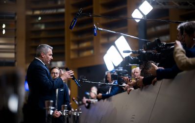Am 19. Dezember 2024 nahm Bundeskanzler Karl Nehammer an dem Treffen der EU-Staats- und Regierungschefs in Br&uuml;ssel teil. Im Bild beim Doorstep.
