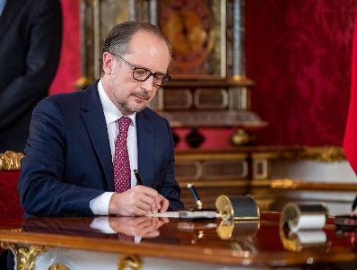 Am 11. Oktober 2021 wurde Bundeskanzler Alexander Schallenberg (im Bild) angelobt.