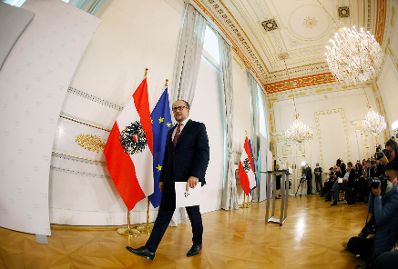 Am 11. Oktober 2021 gab Bundeskanzler Alexander Schallenberg (im Bild) ein Statement nach seiner Angelobung.