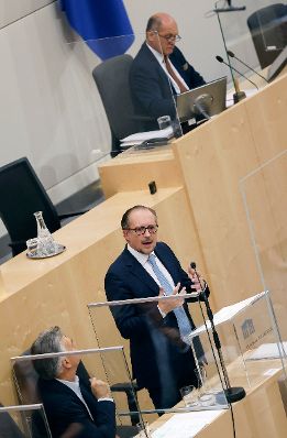 Am 12. Oktober 2021 stellte Bundeskanzler Alexander Schallenberg (r.) im Nationalrat im Parlament das Arbeitsprogramm der Bundesregierung vor. Im Bild mit Vizekanzler Werner Kogler (l.)