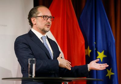 Am 14. Oktober 2021 reiste Bundeskanzler Alexander Schallenberg zu einem Arbeitsbesuch nach Br&uuml;ssel. Im Bild beim Pressestatement.