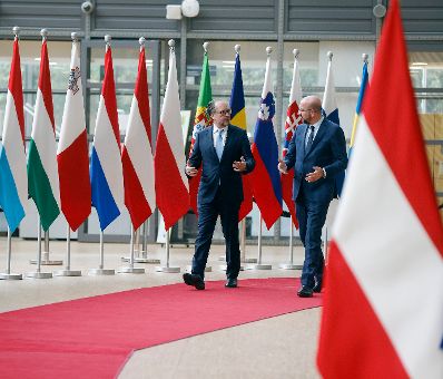 Am 14. Oktober 2021 reiste Bundeskanzler Alexander Schallenberg (l.) zu einem Arbeitsbesuch nach Br&uuml;ssel. Im Bild mit dem Pr&auml;sideten des Europ&auml;ischen Rats, Charles Michel (r.).