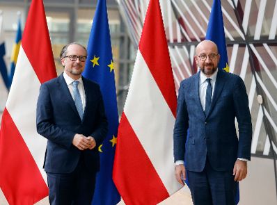Am 14. Oktober 2021 reiste Bundeskanzler Alexander Schallenberg (l.) zu einem Arbeitsbesuch nach Br&uuml;ssel. Im Bild mit dem Pr&auml;sideten des Europ&auml;ischen Rats, Charles Michel (r.).