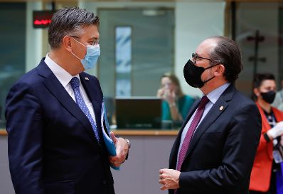 Am 22. Oktober 2021 war Bundeskanzler Alexander Schallenberg (r.) f&uuml;r den Europ&auml;ischen Rat in Br&uuml;ssel. Im Bild mit dem slowenischen Premierminister Janez Jansa (l.).