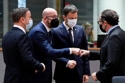 Am 22. Oktober 2021 war Bundeskanzler Alexander Schallenberg (r.) f&uuml;r den Europ&auml;ischen Rat in Br&uuml;ssel. Im Bild mit dem Pr&auml;sideten des Europ&auml;ischen Rats, Charles Michel (m.l), slowakischen Premierminister Eduard Heger (m.r.) und dem luxenburger Premierminister Xavier Bettel (l.).