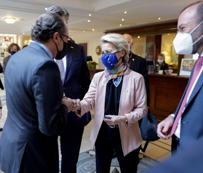 Am 21. Oktober 2021 flog Bundeskanzler Alexander Schallenberg (l.) zum Europ&auml;ischen Rat nach Br&uuml;ssel. Im Bild mit der Pr&auml;sidentin der Europ&auml;ischen Kommission, Ursula von der Leyen (r.).