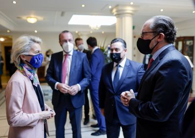 Am 21. Oktober 2021 flog Bundeskanzler Alexander Schallenberg (r.) zum Europ&auml;ischen Rat nach Br&uuml;ssel. Im Bild mit der Pr&auml;sidentin der Europ&auml;ischen Kommission, Ursula von der Leyen (l.).