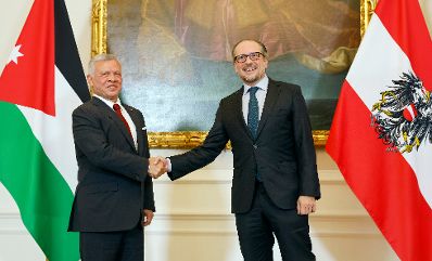 Am 25. Oktober 2021 empfing Bundeskanzler Alexander Schallenberg (r.) den K&ouml;nig des Haschemitischen K&ouml;nigreichs Jordanien, Abdullah II Ibn Al- Hussein (l.).