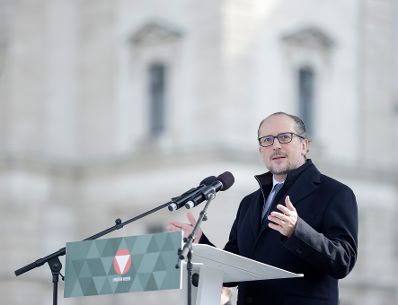 Am 26. Oktober 2021 hielt Bundeskanzler Alexander Schallenberg (im Bild) im Rahmen der Angelobung der Rekrutinnen und Rekruten des &ouml;sterreichischen Bundesheeres auf dem Wiener Heldenplatz eine Rede zum &Ouml;sterreichischen Nationalfeiertag.