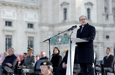 Am 26. Oktober 2021 hielt Bundeskanzler Alexander Schallenberg (im Bild) im Rahmen der Angelobung der Rekrutinnen und Rekruten des &ouml;sterreichischen Bundesheeres auf dem Wiener Heldenplatz eine Rede zum &Ouml;sterreichischen Nationalfeiertag.
