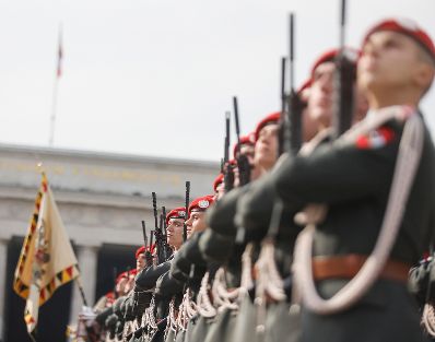 Am 26. Oktober 2021 hielt Bundeskanzler Alexander Schallenberg im Rahmen der Angelobung der Rekrutinnen und Rekruten des &ouml;sterreichischen Bundesheeres auf dem Wiener Heldenplatz eine Rede zum &Ouml;sterreichischen Nationalfeiertag.