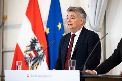 Im Bild Vizekanzler Werner Kogler beim Pressefoyer nach dem Ministerrat am 26. Oktober 2020.