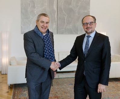 Am 29. Oktober 2021 empfing Bundeskanzler Alexander Schallenberg (r.) Norbert Schnedl, Vizepr&auml;sident des &Ouml;sterreichischen Gewerkschaftsbundes (l.).