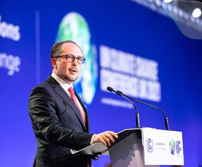 Am 1. November 2021 nahm Bundeskanzler Alexander Schallenberg (im Bild) an der UN-Klimakonferenz 2021 in Glasgow teil. Im Bild bei der Keynote.