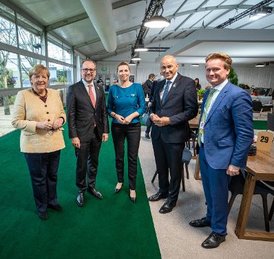 Am 1. November 2021 nahm Bundeskanzler Alexander Schallenberg (m.l.) an der UN-Klimakonferenz 2021 in Glasgow teil. Im Bild mit der deutschen Bundeskanzlerin Angela Merkel (l.), dem IV Pr&auml;sident Georg Knill (r.), dem slowenischen Premierminister Janez Jan&scaron;a (m.r.) und der d&auml;nischen Premierministerin Mette Frederiksen (m.).