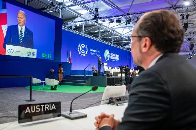 Am 1. November 2021 nahm Bundeskanzler Alexander Schallenberg (r.) an der UN-Klimakonferenz 2021 in Glasgow teil. Im Bild bei der Rede von US Pr&auml;sident Joe Biden.