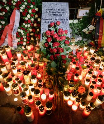 Am 2. November 2021 nahm Bundeskanzler Alexander Schallenebrg an der Gedenkveranstaltung an die Opfer des Terroranschlages in der Wiener Ruprechtskirche teil.