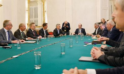 Am 5. November 2021 fand ein treffen zwischen Mitgliedern der Bundesregierung und den Landeshauptleuten zum Thema &bdquo;Ma&szlig;nahmen im Kampf gegen Corona&ldquo; statt.