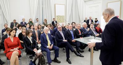 Am 8. November 2021 &uuml;berreichte Bundeskanzler Alexander Schallenberg gemeinsam mit Bundesministerin Karoline Edtstadler ein Ehrenzeichen an Kurt Tutter.